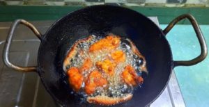 frying chicken on kadai