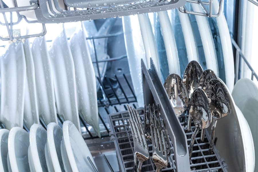 stainless steel cookware cleaning in dishwasher